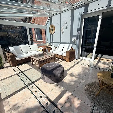 Ganzes Wald & Welle - Bis 14 Personen - Grosser Garten, 850m Ostsee, Kamin, Gratis Parkplatz & Wifi