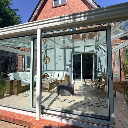 Ganzes Wald & Welle - Bis 14 Personen - Grosser Garten, 850m Ostsee, Kamin, Gratis Parkplatz & Wifi *