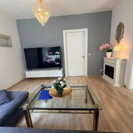 Ganzes Wald & Welle - Bis 14 Personen - Grosser Garten, 850m Ostsee, Kamin, Gratis Parkplatz & Wifi Hébergement de vacances Graal-Mueritz