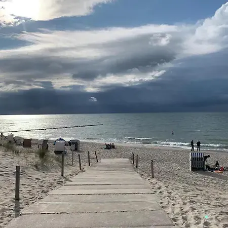 Ganzes Wald & Welle - Bis 14 Personen - Grosser Garten, 850m Ostsee, Kamin, Gratis Parkplatz & Wifi Hébergement de vacances *