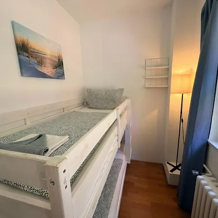 Ganzes Wald & Welle - Bis 14 Personen - Grosser Garten, 850m Ostsee, Kamin, Gratis Parkplatz & Wifi