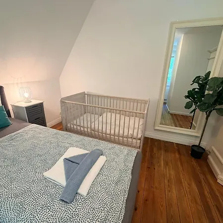 Ganzes Wald&welle - Bis 14 Personen - Großer Garten, 850m Ostsee, Kamin, Gratis Parkplatz&wifi Ferienhaus Graal-Mueritz