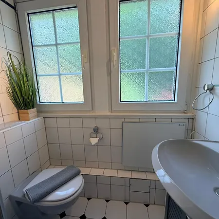 Ganzes Wald & Welle - Bis 14 Personen - Grosser Garten, 850m Ostsee, Kamin, Gratis Parkplatz & Wifi Graal-Mueritz