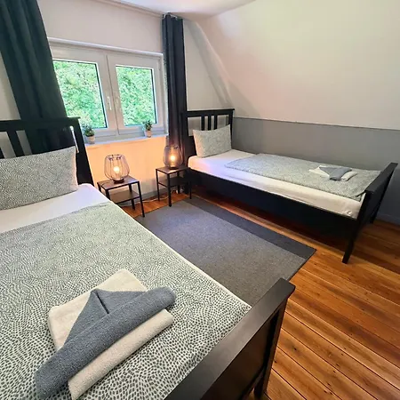 Ganzes Wald&welle - Bis 14 Personen - Großer Garten, 850m Ostsee, Kamin, Gratis Parkplatz&wifi * Graal-Mueritz
