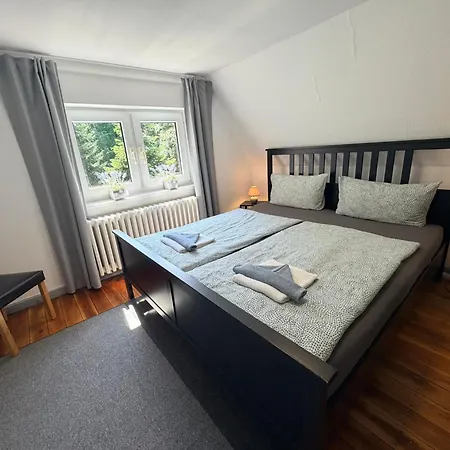 Hébergement de vacances Ganzes Wald & Welle - Bis 14 Personen - Grosser Garten, 850m Ostsee, Kamin, Gratis Parkplatz & Wifi *