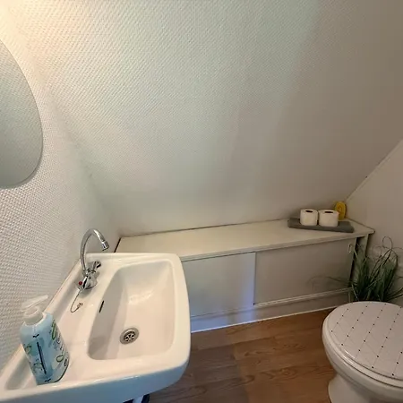 Ganzes Wald & Welle - Bis 14 Personen - Grosser Garten, 850m Ostsee, Kamin, Gratis Parkplatz & Wifi *
