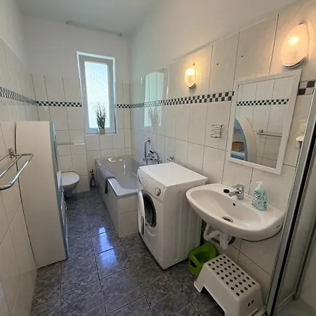 Hébergement de vacances Ganzes Wald & Welle - Bis 14 Personen - Grosser Garten, 850m Ostsee, Kamin, Gratis Parkplatz & Wifi *
