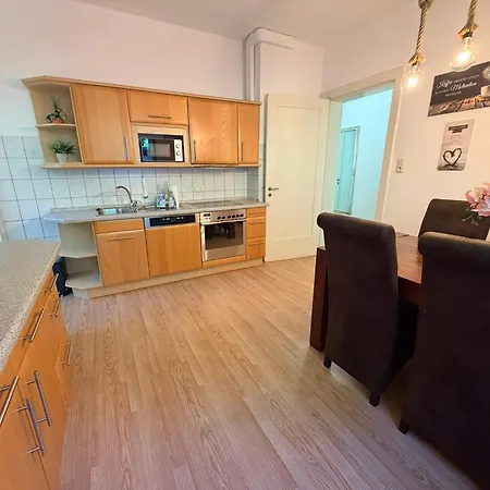 Ganzes Wald & Welle - Bis 14 Personen - Grosser Garten, 850m Ostsee, Kamin, Gratis Parkplatz & Wifi Hébergement de vacances *