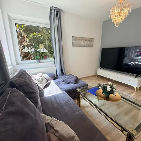 Hébergement de vacances Ganzes Wald & Welle - Bis 14 Personen - Grosser Garten, 850m Ostsee, Kamin, Gratis Parkplatz & Wifi *